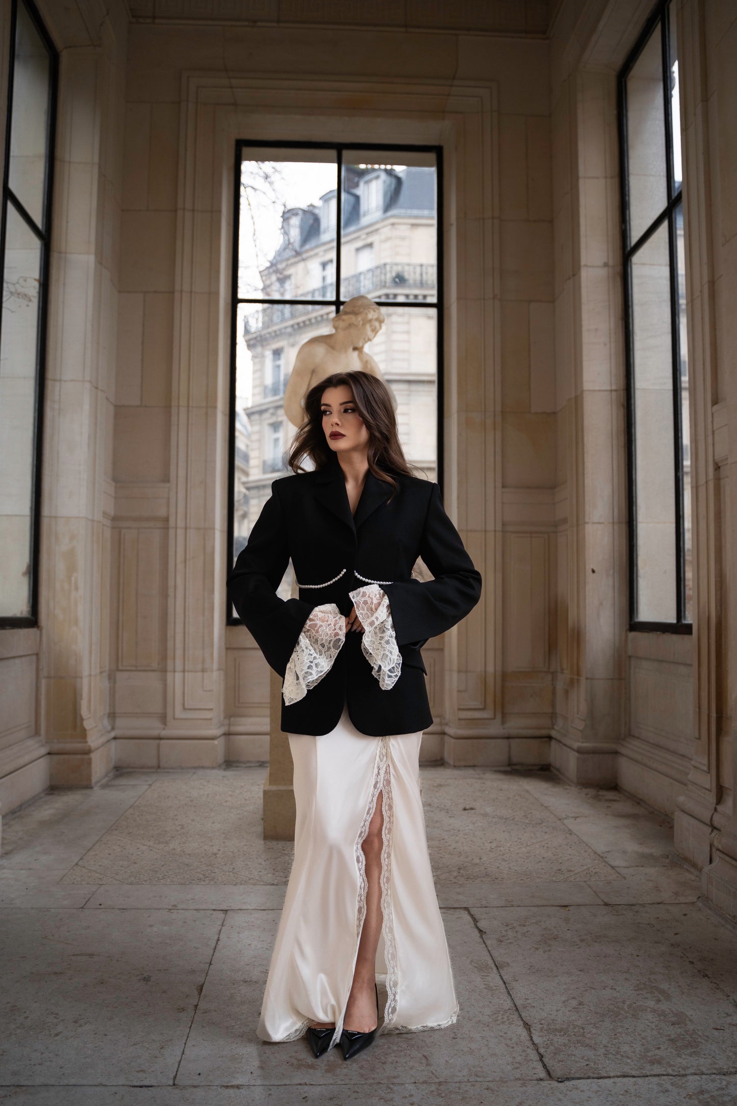 JACKET - DRAMA IN BLACK